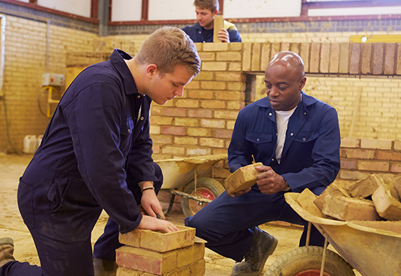 Construction Apprenticeship Crisis: Is Your Career Path at Risk?